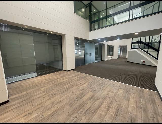 1,053M² OFFICE TO LET IN PARKTOWN